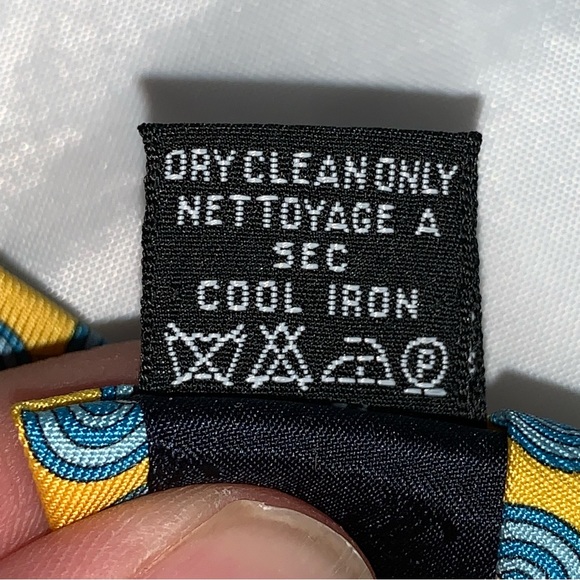 CHANEL pale yellow/blue SILK necktie CC logo CUFFLINKS print graphic - Picture 7 of 11